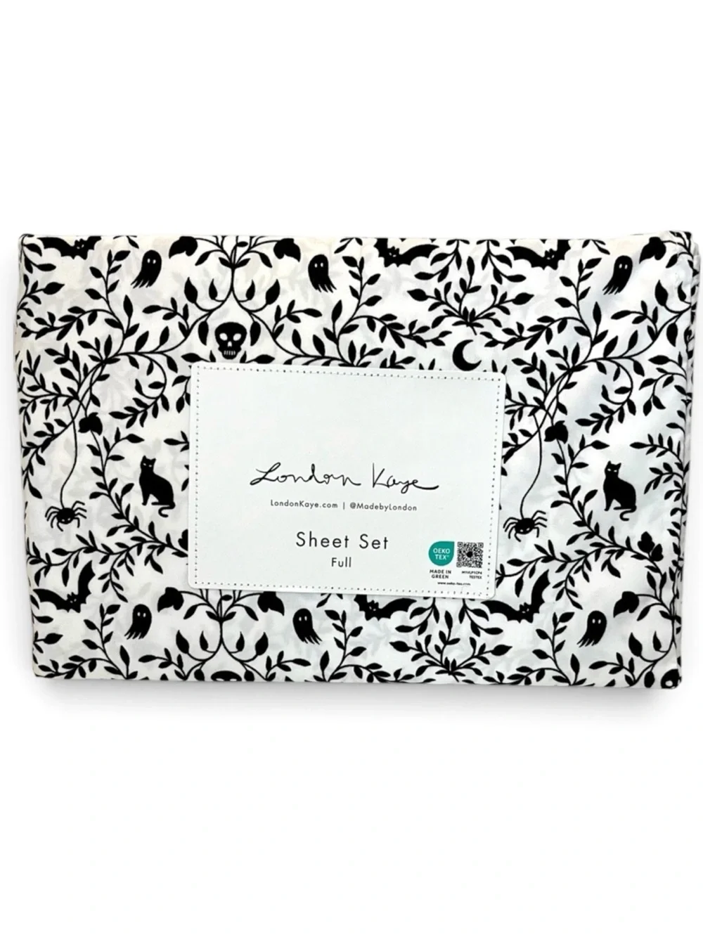 London Kaye Halloween Full Sheet Set White with Ghosts Skulls Bats Cats Spiders